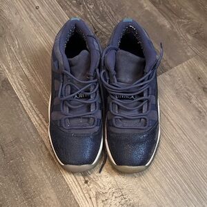 Jordan Sneakers in Navy and Gray